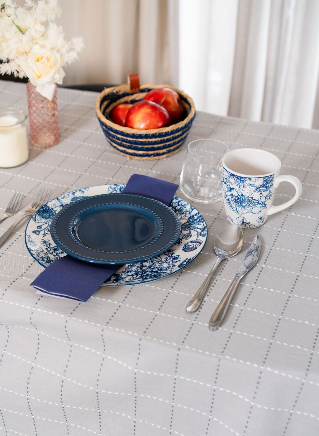 STITCHES-TABLE CLOTH